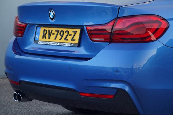 BMW 4 Serie Coupé 430i High Executive / M-Sport / NL-Auto / Dealeronderhouden / Estoril Blue / Leder / Navi