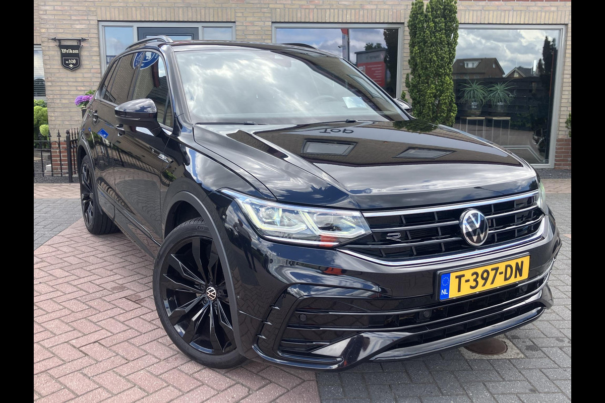 Volkswagen Tiguan 1.5 TSI R-Line | Black Style | Matrix | Pano | Trekhaak