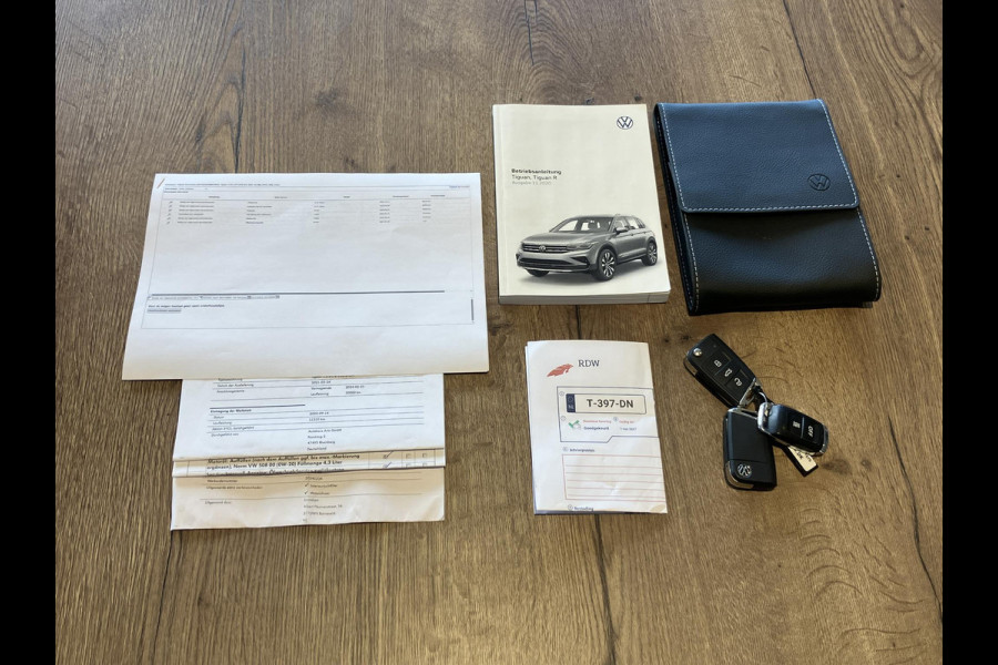 Volkswagen Tiguan 1.5 TSI R-Line | Black Style | Matrix | Pano | Trekhaak