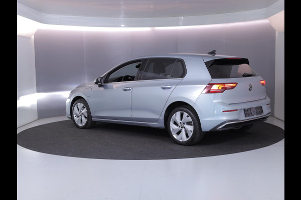 Volkswagen Golf 1.5 eHybrid Style Edition 204 pk Automaat (DSG) | Navigatie via App | Parkeersensoren (Park assist) | Achteruitrijcamera | Adaptieve cruise control | Autom. airco (3 zones) |