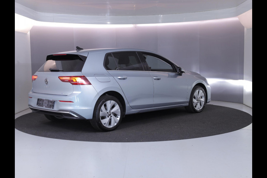 Volkswagen Golf 1.5 eHybrid Style Edition 204 pk Automaat (DSG) | Navigatie via App | Parkeersensoren (Park assist) | Achteruitrijcamera | Adaptieve cruise control | Autom. airco (3 zones) |