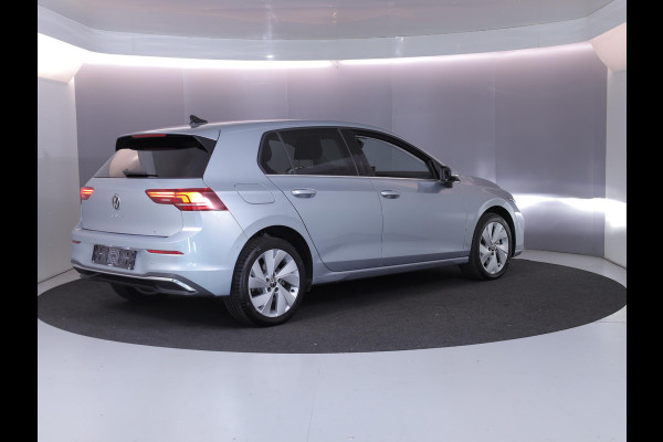 Volkswagen Golf 1.5 eHybrid Style Edition 204 pk Automaat (DSG) | Navigatie via App | Parkeersensoren (Park assist) | Achteruitrijcamera | Adaptieve cruise control | Autom. airco (3 zones) |