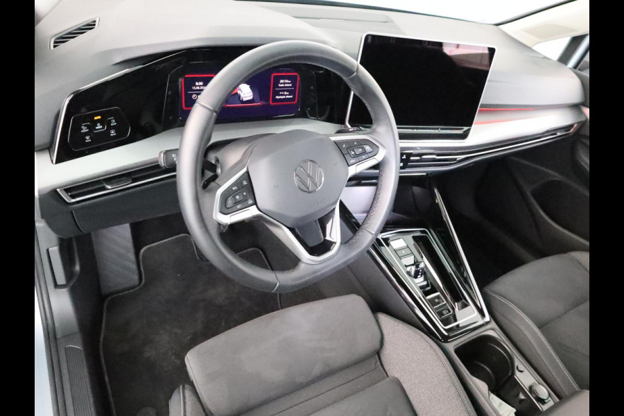 Volkswagen Golf 1.5 eHybrid Style Edition 204 pk Automaat (DSG) | Navigatie via App | Parkeersensoren (Park assist) | Achteruitrijcamera | Adaptieve cruise control | Autom. airco (3 zones) |