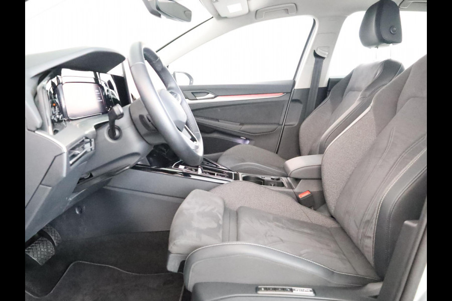 Volkswagen Golf 1.5 eHybrid Style Edition 204 pk Automaat (DSG) | Navigatie via App | Parkeersensoren (Park assist) | Achteruitrijcamera | Adaptieve cruise control | Autom. airco (3 zones) |