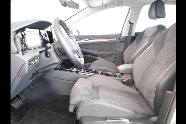 Volkswagen Golf 1.5 eHybrid Style Edition 204 pk Automaat (DSG) | Navigatie via App | Parkeersensoren (Park assist) | Achteruitrijcamera | Adaptieve cruise control | Autom. airco (3 zones) |