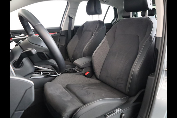 Volkswagen Golf 1.5 eHybrid Style Edition 204 pk Automaat (DSG) | Navigatie via App | Parkeersensoren (Park assist) | Achteruitrijcamera | Adaptieve cruise control | Autom. airco (3 zones) |