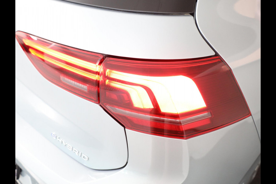 Volkswagen Golf 1.5 eHybrid Style Edition 204 pk Automaat (DSG) | Navigatie via App | Parkeersensoren (Park assist) | Achteruitrijcamera | Adaptieve cruise control | Autom. airco (3 zones) |