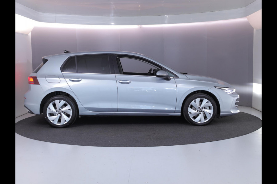 Volkswagen Golf 1.5 eHybrid Style Edition 204 pk Automaat (DSG) | Navigatie via App | Parkeersensoren (Park assist) | Achteruitrijcamera | Adaptieve cruise control | Autom. airco (3 zones) |