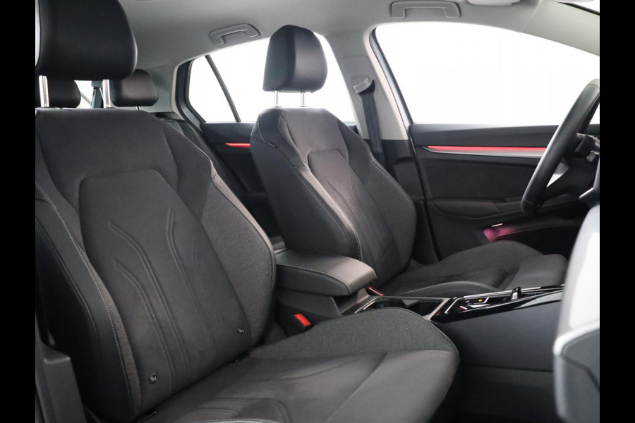 Volkswagen Golf 1.5 eHybrid Style Edition 204 pk Automaat (DSG) | Navigatie via App | Parkeersensoren (Park assist) | Achteruitrijcamera | Adaptieve cruise control | Autom. airco (3 zones) |