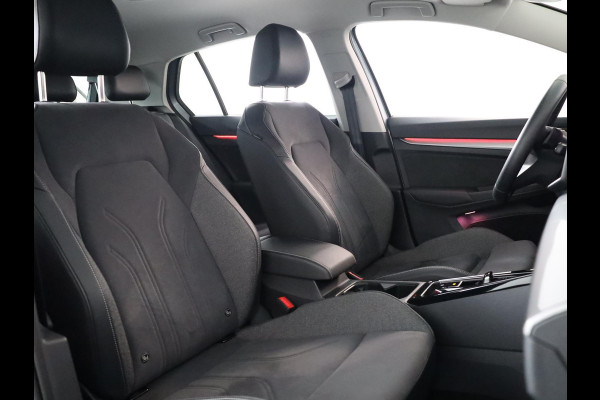 Volkswagen Golf 1.5 eHybrid Style Edition 204 pk Automaat (DSG) | Navigatie via App | Parkeersensoren (Park assist) | Achteruitrijcamera | Adaptieve cruise control | Autom. airco (3 zones) |