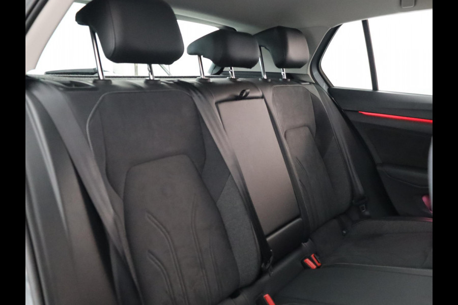 Volkswagen Golf 1.5 eHybrid Style Edition 204 pk Automaat (DSG) | Navigatie via App | Parkeersensoren (Park assist) | Achteruitrijcamera | Adaptieve cruise control | Autom. airco (3 zones) |