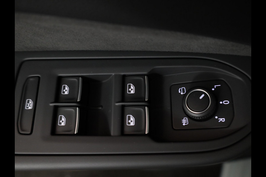Volkswagen Golf 1.5 eHybrid Style Edition 204 pk Automaat (DSG) | Navigatie via App | Parkeersensoren (Park assist) | Achteruitrijcamera | Adaptieve cruise control | Autom. airco (3 zones) |