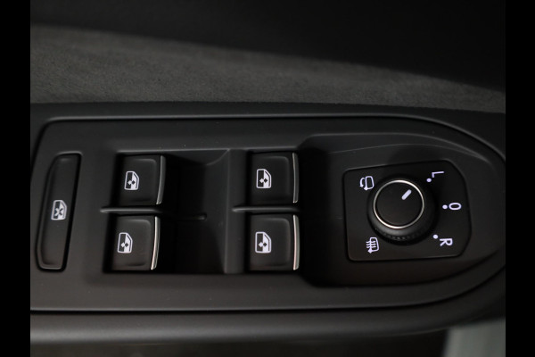 Volkswagen Golf 1.5 eHybrid Style Edition 204 pk Automaat (DSG) | Navigatie via App | Parkeersensoren (Park assist) | Achteruitrijcamera | Adaptieve cruise control | Autom. airco (3 zones) |