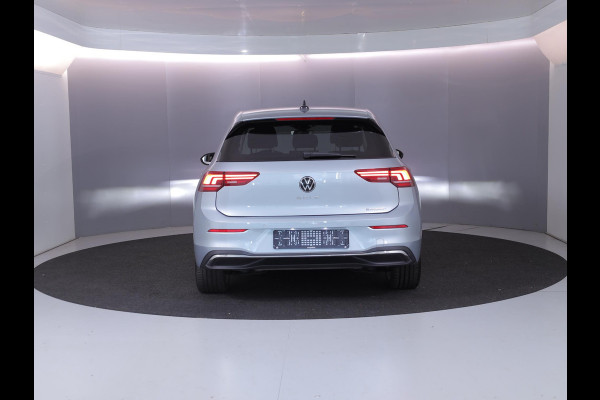 Volkswagen Golf 1.5 eHybrid Style Edition 204 pk Automaat (DSG) | Navigatie via App | Parkeersensoren (Park assist) | Achteruitrijcamera | Adaptieve cruise control | Autom. airco (3 zones) |