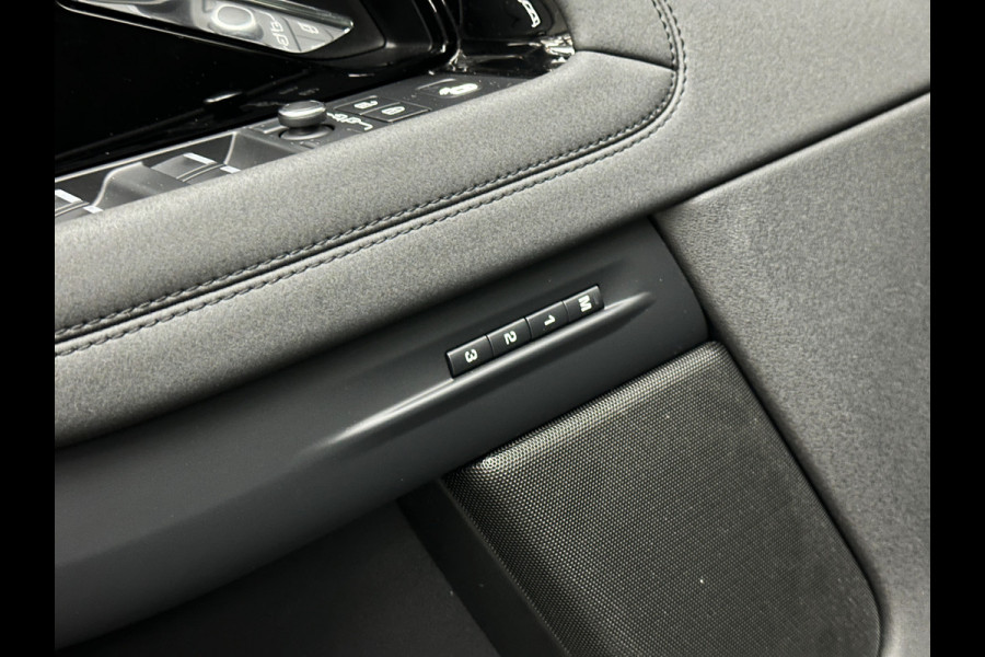 Land Rover Range Rover Evoque P300e AWD R-Dynamic HSE | Panorama | 360 Camera | Leder | Memory | Digitale-Cockpit | Keyless-Entry | Meridian-Sound | Stuurverwarming | Getint Glas | Black-Optic | 20 inch | Stand-Clima | Dodehoek | Lane Assist | Camera-Spiegel |