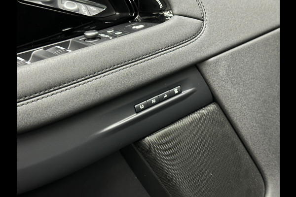 Land Rover Range Rover Evoque P300e AWD R-Dynamic HSE | Panorama | 360 Camera | Leder | Memory | Digitale-Cockpit | Keyless-Entry | Meridian-Sound | Stuurverwarming | Getint Glas | Black-Optic | 20 inch | Stand-Clima | Dodehoek | Lane Assist | Camera-Spiegel |