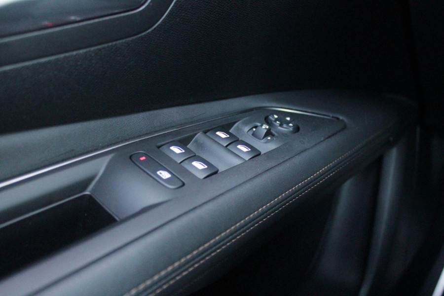 Peugeot 3008 1.2 130PK AUTOMAAT GT LINE | PANORAMA SCHUIF/KANTEL DAK | TREKHAAK | LEDEREN BEKLEDING | ELETRISCH BEDIENBARE BESTUURDERSSTOEL MET GEHEUGENFUNCTIE | MASSAGE STOELEN | FULL LED KOPLAMPEN | ELEKTRISCH BEDIENBARE ACHTERKLEP | ALL SEASON BANDEN | APPLE CARPLAY/ANDROID AUTO | NAVIGATIE | CLIMATE CONTROL | DODEHOEK DETECTIE | ADAPTIVE CRUISE CONTROL | KEYLESS ENTRY/START | STOEL VERWARMING |