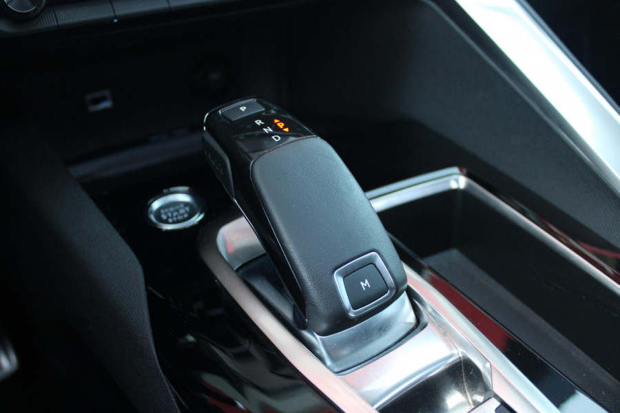 Peugeot 3008 1.2 130PK AUTOMAAT GT LINE | PANORAMA SCHUIF/KANTEL DAK | TREKHAAK | LEDEREN BEKLEDING | ELETRISCH BEDIENBARE BESTUURDERSSTOEL MET GEHEUGENFUNCTIE | MASSAGE STOELEN | FULL LED KOPLAMPEN | ELEKTRISCH BEDIENBARE ACHTERKLEP | ALL SEASON BANDEN | APPLE CARPLAY/ANDROID AUTO | NAVIGATIE | CLIMATE CONTROL | DODEHOEK DETECTIE | ADAPTIVE CRUISE CONTROL | KEYLESS ENTRY/START | STOEL VERWARMING |