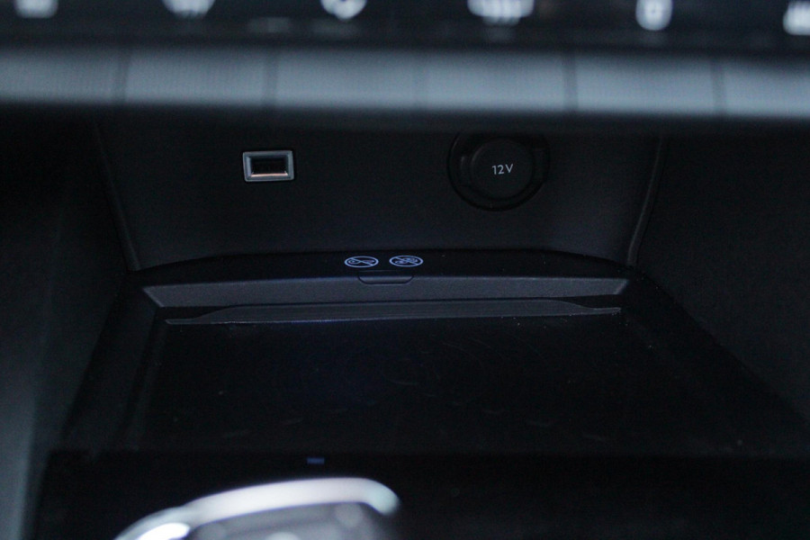 Peugeot 3008 1.2 130PK AUTOMAAT GT LINE | PANORAMA SCHUIF/KANTEL DAK | TREKHAAK | LEDEREN BEKLEDING | ELETRISCH BEDIENBARE BESTUURDERSSTOEL MET GEHEUGENFUNCTIE | MASSAGE STOELEN | FULL LED KOPLAMPEN | ELEKTRISCH BEDIENBARE ACHTERKLEP | ALL SEASON BANDEN | APPLE CARPLAY/ANDROID AUTO | NAVIGATIE | CLIMATE CONTROL | DODEHOEK DETECTIE | ADAPTIVE CRUISE CONTROL | KEYLESS ENTRY/START | STOEL VERWARMING |