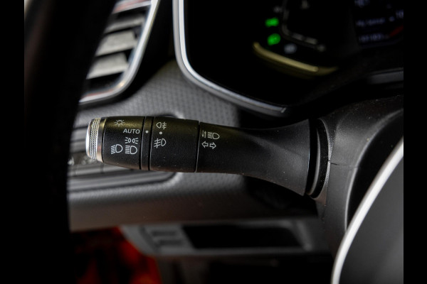 Renault Clio 1.0 TCe Intens 101pk / Achteruitrijcamera / Navigatie / Airco / Klimaatregeling / Apple carplay /