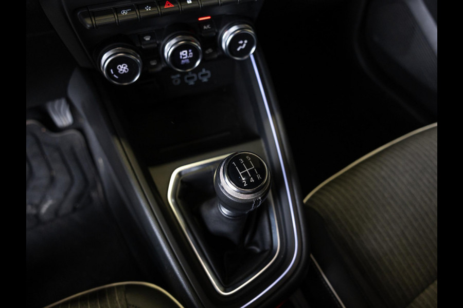 Renault Clio 1.0 TCe Intens 101pk / Achteruitrijcamera / Navigatie / Airco / Klimaatregeling / Apple carplay /