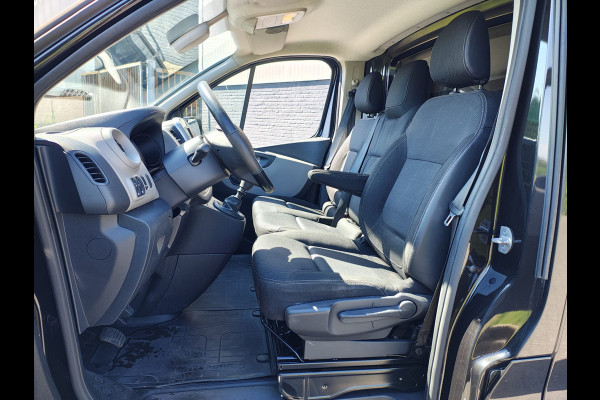 Renault Trafic 1.6dCi 146PK T29 L2H1 3-Persoons **Motor verbruikt overmatig olie** Camera Trekhaak Airco Cruise Control Pdc Regen-Lichtsensor C Lmv Sidebars Achterklep Achterdeuren Betonplex Vloer Kasteninbouw 2.000KG Trekgewicht