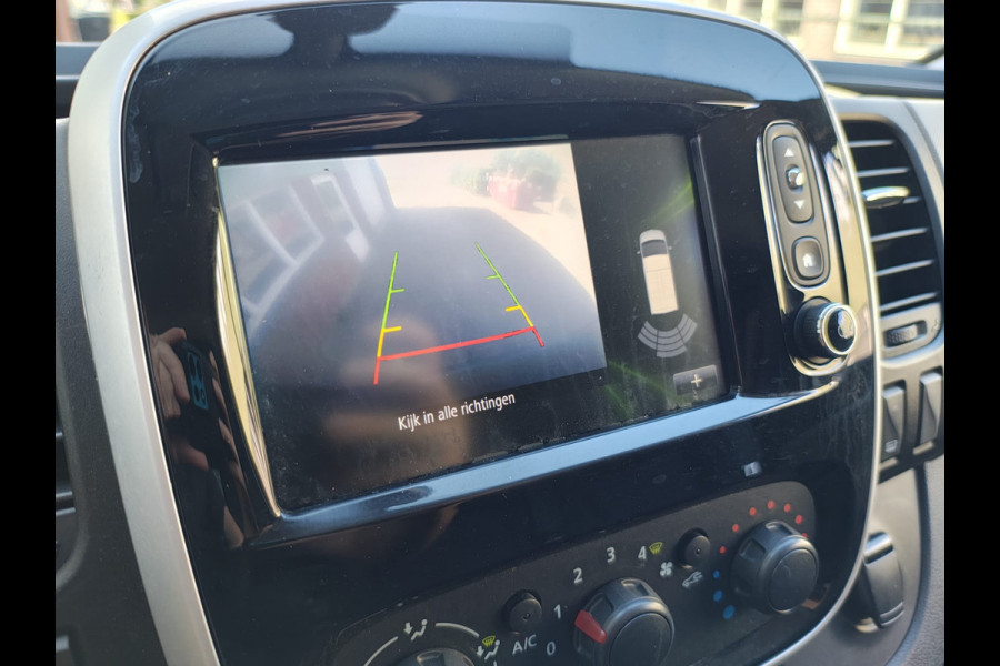 Renault Trafic 1.6dCi 146PK T29 L2H1 3-Persoons **Motor verbruikt overmatig olie** Camera Trekhaak Airco Cruise Control Pdc Regen-Lichtsensor C Lmv Sidebars Achterklep Achterdeuren Betonplex Vloer Kasteninbouw 2.000KG Trekgewicht