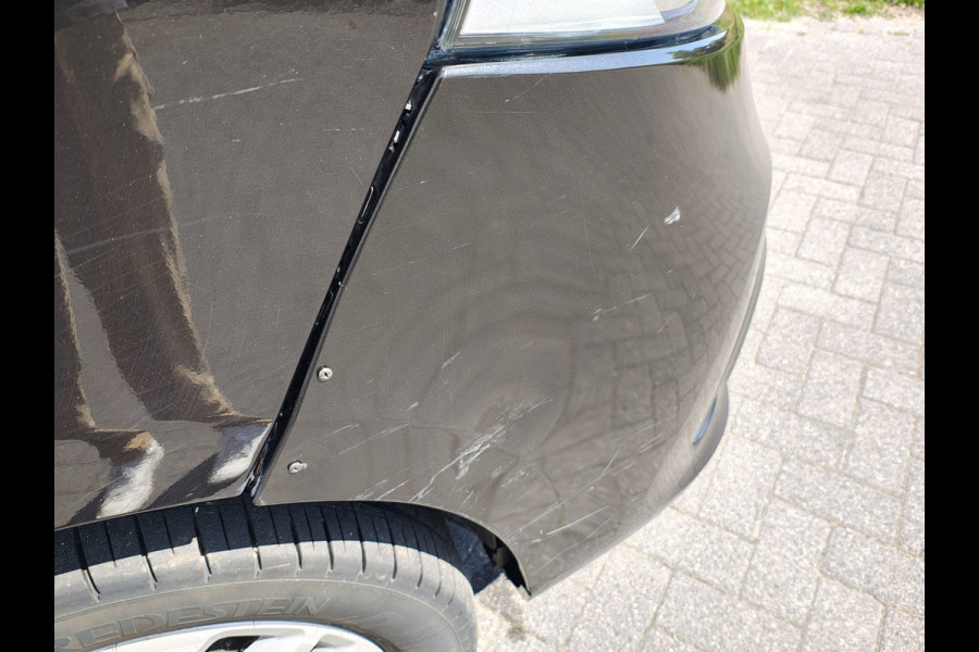 Renault Trafic 1.6dCi 146PK T29 L2H1 3-Persoons **Motor verbruikt overmatig olie** Camera Trekhaak Airco Cruise Control Pdc Regen-Lichtsensor C Lmv Sidebars Achterklep Achterdeuren Betonplex Vloer Kasteninbouw 2.000KG Trekgewicht