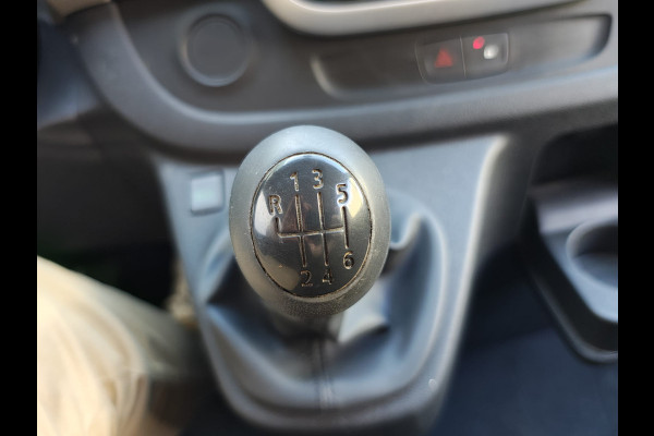 Renault Trafic 1.6dCi 146PK T29 L2H1 3-Persoons **Motor verbruikt overmatig olie** Camera Trekhaak Airco Cruise Control Pdc Regen-Lichtsensor C Lmv Sidebars Achterklep Achterdeuren Betonplex Vloer Kasteninbouw 2.000KG Trekgewicht