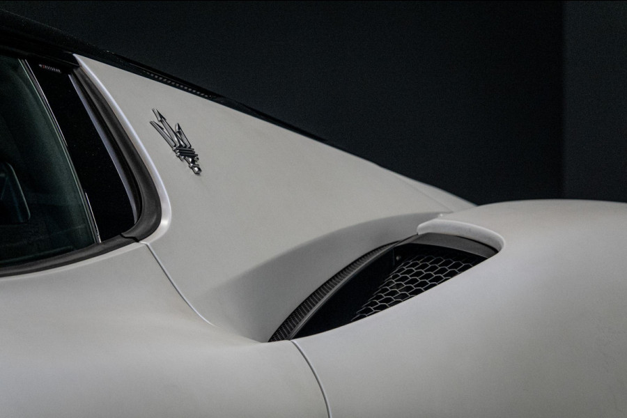 Maserati MC20 3.0 V6 *Full Carbon / Keramische Remmen / Lift-Systeem / Alcantara / Bianco Audace / E-LSD*