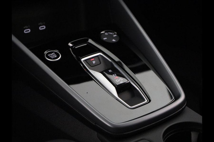 Audi A3 Sportback S edition 40 TFSI e 204 pk | Assis.pak Driving+Parking plus | Warmtewerend glas donker tint | Adaptive Cruise Control | Ambient sfeerverlichting |