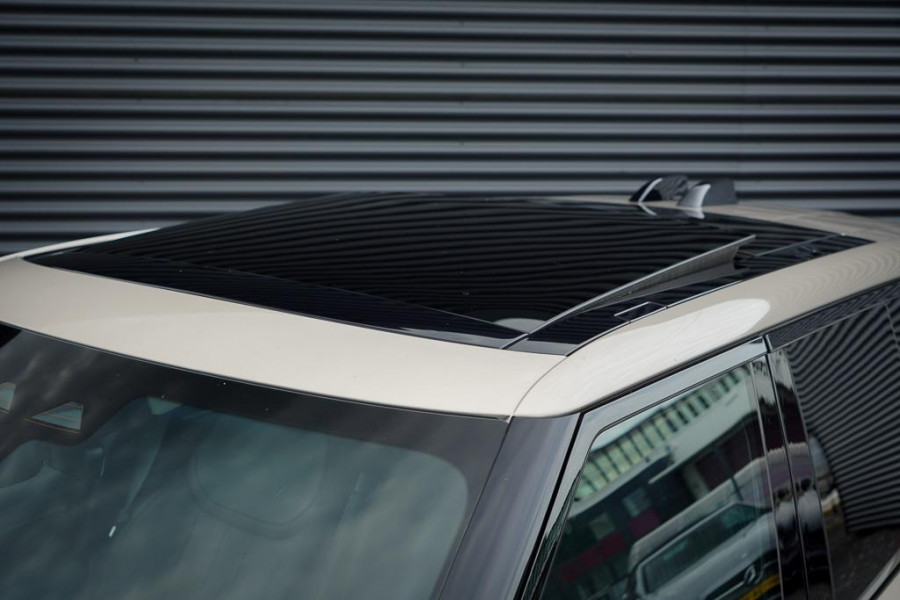 Land Rover Range Rover 3.0 P460e HSE PHEV / Batumi Gold / Towing Pack / Pano / NL Auto / 4Wiel sturing