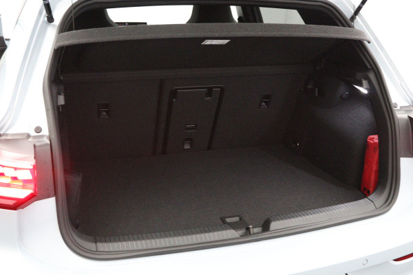 Volkswagen Golf 1.5 eHybrid GTE 272 PK PHEV, *Full-Option* Leder, Panoramadak, Trekhaak, 360 Camera