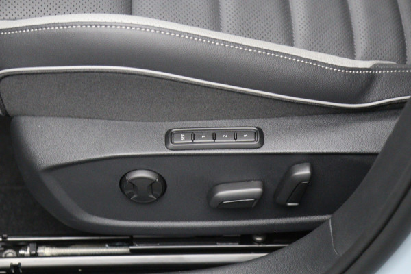Volkswagen Golf 1.5 eHybrid GTE 272 PK PHEV, *Full-Option* Leder, Panoramadak, Trekhaak, 360 Camera