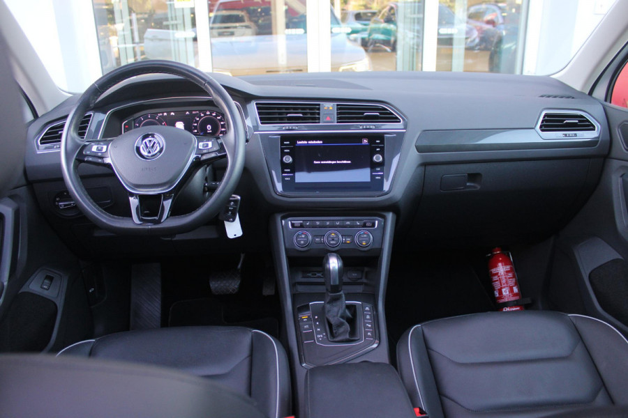 Volkswagen Tiguan 1.5 TSI 150PK AUTOMAAT HIGHLINE BUSINESS R | PANORAMA SCHUIF/KANTEL DAK | LEDEREN BEKLEDING | BESTUUDERSSTOEL ELEKTRISCH VERSTELBAAR MET GEHEUGENFUNCTIE | ELEKTRISCH WEGKLAPBARE TREKHAAK | IQ LIGHT KOPLAMPEN | VIRTUAL DISPLAY | DRAADLOZE APPLE CARPLAY/ANDROID AUTO | NAVIGATIE | 19" LICHTMETALEN VELGEN | ELEKTRISCH BEDIENBARE ACHTERKLEP | GETINTE ACHTERRUITEN | CAMERA VOOR + ACHTER | PARKEERSENSOREN VOOR + ACHTER | STOEL VERWARMING |