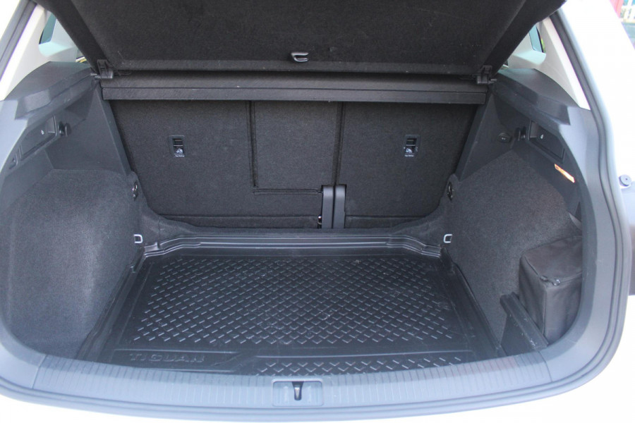 Volkswagen Tiguan 1.5 TSI 150PK AUTOMAAT HIGHLINE BUSINESS R | PANORAMA SCHUIF/KANTEL DAK | LEDEREN BEKLEDING | BESTUUDERSSTOEL ELEKTRISCH VERSTELBAAR MET GEHEUGENFUNCTIE | ELEKTRISCH WEGKLAPBARE TREKHAAK | IQ LIGHT KOPLAMPEN | VIRTUAL DISPLAY | DRAADLOZE APPLE CARPLAY/ANDROID AUTO | NAVIGATIE | 19" LICHTMETALEN VELGEN | ELEKTRISCH BEDIENBARE ACHTERKLEP | GETINTE ACHTERRUITEN | CAMERA VOOR + ACHTER | PARKEERSENSOREN VOOR + ACHTER | STOEL VERWARMING |