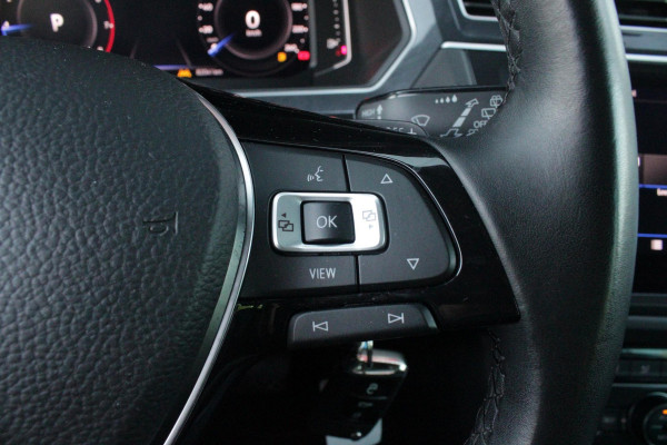 Volkswagen Tiguan 1.5 TSI 150PK AUTOMAAT HIGHLINE BUSINESS R | PANORAMA SCHUIF/KANTEL DAK | LEDEREN BEKLEDING | BESTUUDERSSTOEL ELEKTRISCH VERSTELBAAR MET GEHEUGENFUNCTIE | ELEKTRISCH WEGKLAPBARE TREKHAAK | IQ LIGHT KOPLAMPEN | VIRTUAL DISPLAY | DRAADLOZE APPLE CARPLAY/ANDROID AUTO | NAVIGATIE | 19" LICHTMETALEN VELGEN | ELEKTRISCH BEDIENBARE ACHTERKLEP | GETINTE ACHTERRUITEN | CAMERA VOOR + ACHTER | PARKEERSENSOREN VOOR + ACHTER | STOEL VERWARMING |