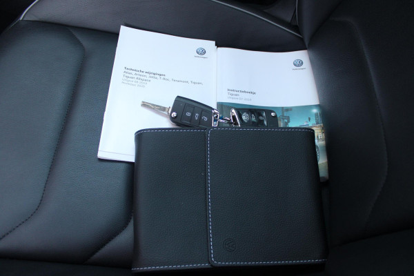Volkswagen Tiguan 1.5 TSI 150PK AUTOMAAT HIGHLINE BUSINESS R | PANORAMA SCHUIF/KANTEL DAK | LEDEREN BEKLEDING | BESTUUDERSSTOEL ELEKTRISCH VERSTELBAAR MET GEHEUGENFUNCTIE | ELEKTRISCH WEGKLAPBARE TREKHAAK | IQ LIGHT KOPLAMPEN | VIRTUAL DISPLAY | DRAADLOZE APPLE CARPLAY/ANDROID AUTO | NAVIGATIE | 19" LICHTMETALEN VELGEN | ELEKTRISCH BEDIENBARE ACHTERKLEP | GETINTE ACHTERRUITEN | CAMERA VOOR + ACHTER | PARKEERSENSOREN VOOR + ACHTER | STOEL VERWARMING |