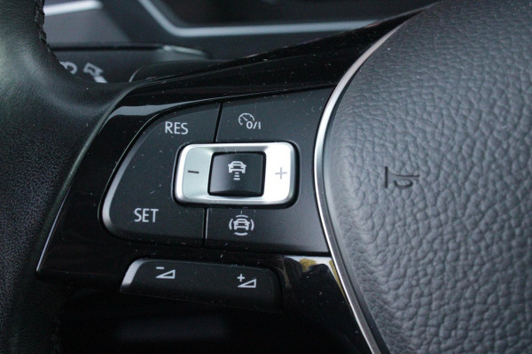 Volkswagen Tiguan 1.5 TSI 150PK AUTOMAAT HIGHLINE BUSINESS R | PANORAMA SCHUIF/KANTEL DAK | LEDEREN BEKLEDING | BESTUUDERSSTOEL ELEKTRISCH VERSTELBAAR MET GEHEUGENFUNCTIE | ELEKTRISCH WEGKLAPBARE TREKHAAK | IQ LIGHT KOPLAMPEN | VIRTUAL DISPLAY | DRAADLOZE APPLE CARPLAY/ANDROID AUTO | NAVIGATIE | 19" LICHTMETALEN VELGEN | ELEKTRISCH BEDIENBARE ACHTERKLEP | GETINTE ACHTERRUITEN | CAMERA VOOR + ACHTER | PARKEERSENSOREN VOOR + ACHTER | STOEL VERWARMING |