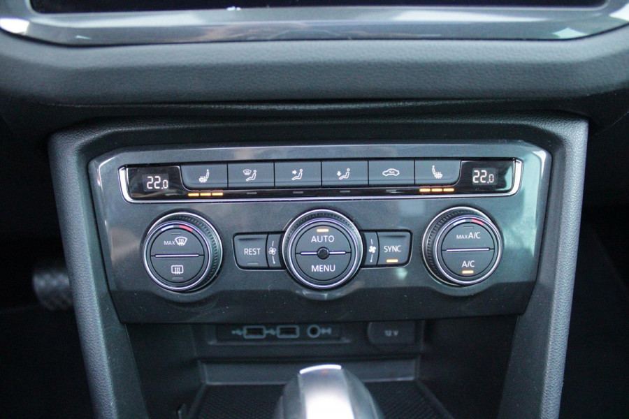 Volkswagen Tiguan 1.5 TSI 150PK AUTOMAAT HIGHLINE BUSINESS R | PANORAMA SCHUIF/KANTEL DAK | LEDEREN BEKLEDING | BESTUUDERSSTOEL ELEKTRISCH VERSTELBAAR MET GEHEUGENFUNCTIE | ELEKTRISCH WEGKLAPBARE TREKHAAK | IQ LIGHT KOPLAMPEN | VIRTUAL DISPLAY | DRAADLOZE APPLE CARPLAY/ANDROID AUTO | NAVIGATIE | 19" LICHTMETALEN VELGEN | ELEKTRISCH BEDIENBARE ACHTERKLEP | GETINTE ACHTERRUITEN | CAMERA VOOR + ACHTER | PARKEERSENSOREN VOOR + ACHTER | STOEL VERWARMING |