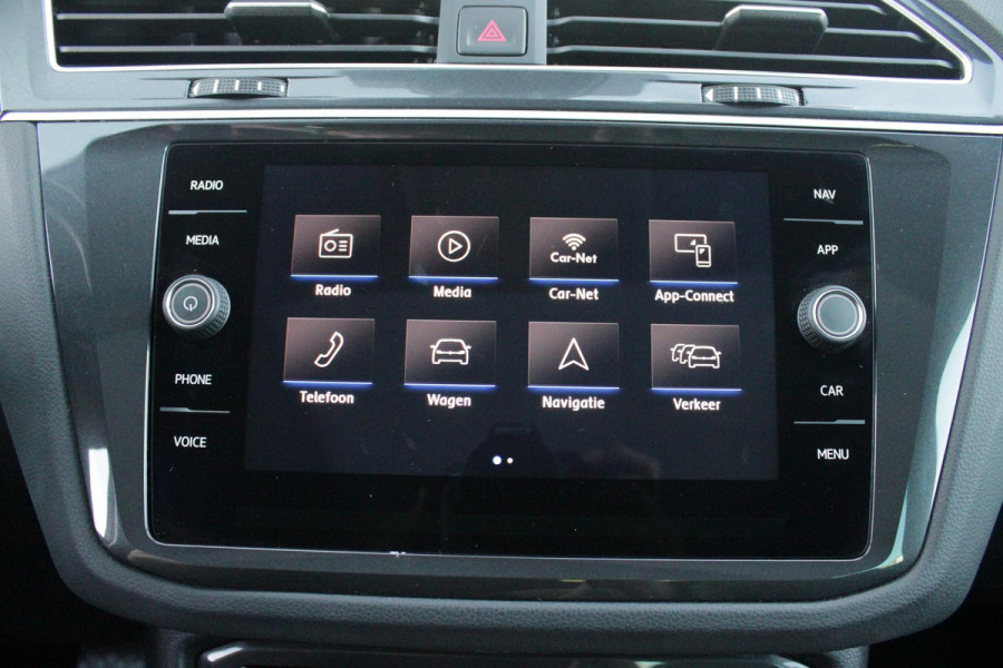 Volkswagen Tiguan 1.5 TSI 150PK AUTOMAAT HIGHLINE BUSINESS R | PANORAMA SCHUIF/KANTEL DAK | LEDEREN BEKLEDING | BESTUUDERSSTOEL ELEKTRISCH VERSTELBAAR MET GEHEUGENFUNCTIE | ELEKTRISCH WEGKLAPBARE TREKHAAK | IQ LIGHT KOPLAMPEN | VIRTUAL DISPLAY | DRAADLOZE APPLE CARPLAY/ANDROID AUTO | NAVIGATIE | 19" LICHTMETALEN VELGEN | ELEKTRISCH BEDIENBARE ACHTERKLEP | GETINTE ACHTERRUITEN | CAMERA VOOR + ACHTER | PARKEERSENSOREN VOOR + ACHTER | STOEL VERWARMING |