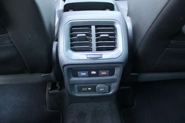 Volkswagen Tiguan 1.5 TSI 150PK AUTOMAAT HIGHLINE BUSINESS R | PANORAMA SCHUIF/KANTEL DAK | LEDEREN BEKLEDING | BESTUUDERSSTOEL ELEKTRISCH VERSTELBAAR MET GEHEUGENFUNCTIE | ELEKTRISCH WEGKLAPBARE TREKHAAK | IQ LIGHT KOPLAMPEN | VIRTUAL DISPLAY | DRAADLOZE APPLE CARPLAY/ANDROID AUTO | NAVIGATIE | 19" LICHTMETALEN VELGEN | ELEKTRISCH BEDIENBARE ACHTERKLEP | GETINTE ACHTERRUITEN | CAMERA VOOR + ACHTER | PARKEERSENSOREN VOOR + ACHTER | STOEL VERWARMING |