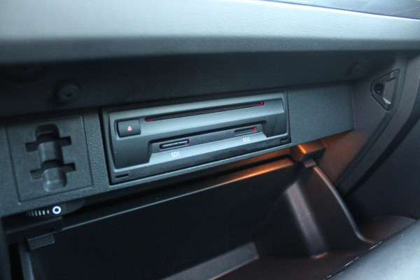 Volkswagen Tiguan 1.5 TSI 150PK AUTOMAAT HIGHLINE BUSINESS R | PANORAMA SCHUIF/KANTEL DAK | LEDEREN BEKLEDING | BESTUUDERSSTOEL ELEKTRISCH VERSTELBAAR MET GEHEUGENFUNCTIE | ELEKTRISCH WEGKLAPBARE TREKHAAK | IQ LIGHT KOPLAMPEN | VIRTUAL DISPLAY | DRAADLOZE APPLE CARPLAY/ANDROID AUTO | NAVIGATIE | 19" LICHTMETALEN VELGEN | ELEKTRISCH BEDIENBARE ACHTERKLEP | GETINTE ACHTERRUITEN | CAMERA VOOR + ACHTER | PARKEERSENSOREN VOOR + ACHTER | STOEL VERWARMING |