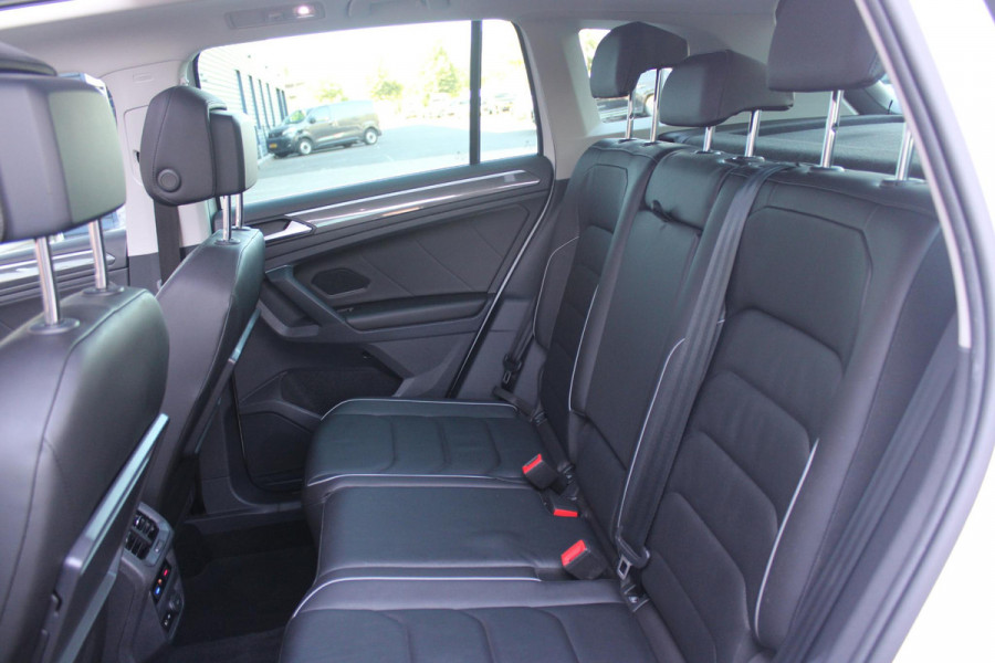 Volkswagen Tiguan 1.5 TSI 150PK AUTOMAAT HIGHLINE BUSINESS R | PANORAMA SCHUIF/KANTEL DAK | LEDEREN BEKLEDING | BESTUUDERSSTOEL ELEKTRISCH VERSTELBAAR MET GEHEUGENFUNCTIE | ELEKTRISCH WEGKLAPBARE TREKHAAK | IQ LIGHT KOPLAMPEN | VIRTUAL DISPLAY | DRAADLOZE APPLE CARPLAY/ANDROID AUTO | NAVIGATIE | 19" LICHTMETALEN VELGEN | ELEKTRISCH BEDIENBARE ACHTERKLEP | GETINTE ACHTERRUITEN | CAMERA VOOR + ACHTER | PARKEERSENSOREN VOOR + ACHTER | STOEL VERWARMING |