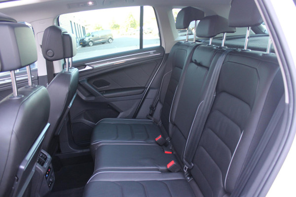 Volkswagen Tiguan 1.5 TSI 150PK AUTOMAAT HIGHLINE BUSINESS R | PANORAMA SCHUIF/KANTEL DAK | LEDEREN BEKLEDING | BESTUUDERSSTOEL ELEKTRISCH VERSTELBAAR MET GEHEUGENFUNCTIE | ELEKTRISCH WEGKLAPBARE TREKHAAK | IQ LIGHT KOPLAMPEN | VIRTUAL DISPLAY | DRAADLOZE APPLE CARPLAY/ANDROID AUTO | NAVIGATIE | 19" LICHTMETALEN VELGEN | ELEKTRISCH BEDIENBARE ACHTERKLEP | GETINTE ACHTERRUITEN | CAMERA VOOR + ACHTER | PARKEERSENSOREN VOOR + ACHTER | STOEL VERWARMING |