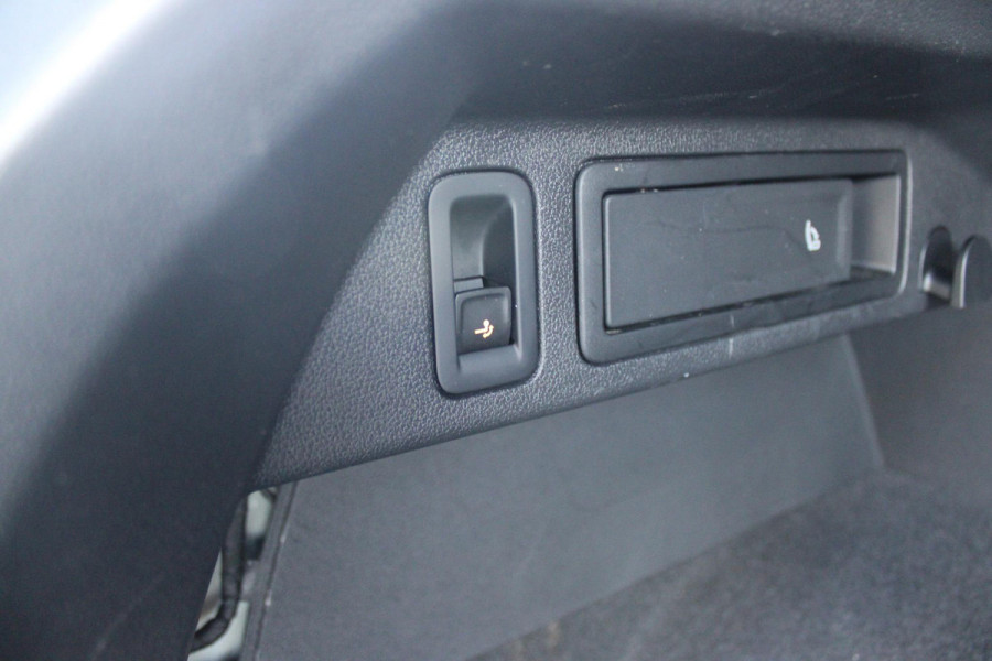 Volkswagen Tiguan 1.5 TSI 150PK AUTOMAAT HIGHLINE BUSINESS R | PANORAMA SCHUIF/KANTEL DAK | LEDEREN BEKLEDING | BESTUUDERSSTOEL ELEKTRISCH VERSTELBAAR MET GEHEUGENFUNCTIE | ELEKTRISCH WEGKLAPBARE TREKHAAK | IQ LIGHT KOPLAMPEN | VIRTUAL DISPLAY | DRAADLOZE APPLE CARPLAY/ANDROID AUTO | NAVIGATIE | 19" LICHTMETALEN VELGEN | ELEKTRISCH BEDIENBARE ACHTERKLEP | GETINTE ACHTERRUITEN | CAMERA VOOR + ACHTER | PARKEERSENSOREN VOOR + ACHTER | STOEL VERWARMING |