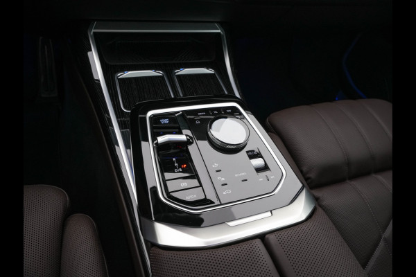 BMW i7 xDrive60 106 kWh M-Sport-Styling [3-Fase-11kW] {SoH-98%} (INCL-BTW) *PANO | LEATHER | FULL-LED | BLIND-SPOT | BOWERS&WILKINS | MEMORY-PACK | TOP-VIEW | VENTILATED/HEATED-COMFORTSEATS | SOFT-CLOSE | WIDE-DIGICOCKPIT | HEAD-UP | KEYLESS | ...