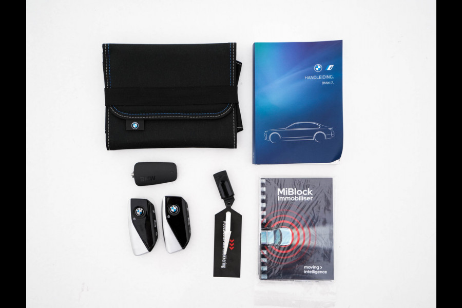 BMW i7 xDrive60 106 kWh M-Sport-Styling [3-Fase-11kW] {SoH-98%} (INCL-BTW) *PANO | LEATHER | FULL-LED | BLIND-SPOT | BOWERS&WILKINS | MEMORY-PACK | TOP-VIEW | VENTILATED/HEATED-COMFORTSEATS | SOFT-CLOSE | WIDE-DIGICOCKPIT | HEAD-UP | KEYLESS | ...