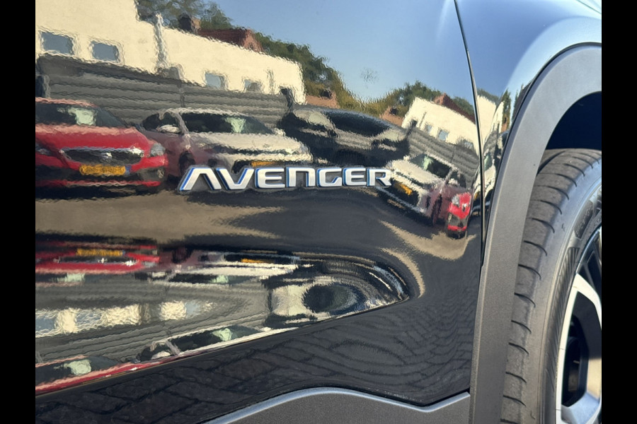 Jeep Avenger Summit 54 kWh SOH 94% Elek a-klep Verwarmde voorruit Camera Navigatie Carplay Adapive cruise