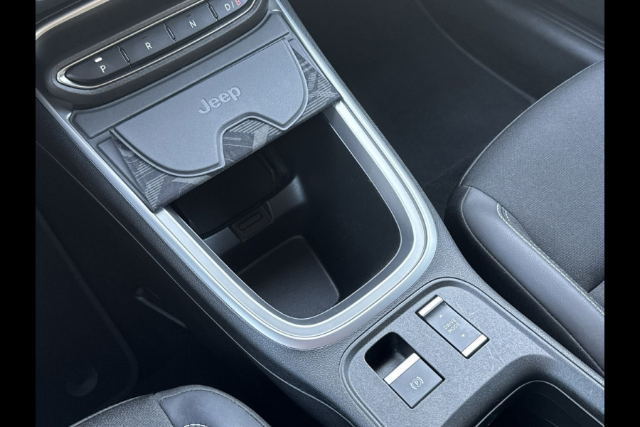 Jeep Avenger Summit 54 kWh SOH 94% Elek a-klep Verwarmde voorruit Camera Navigatie Carplay Adapive cruise